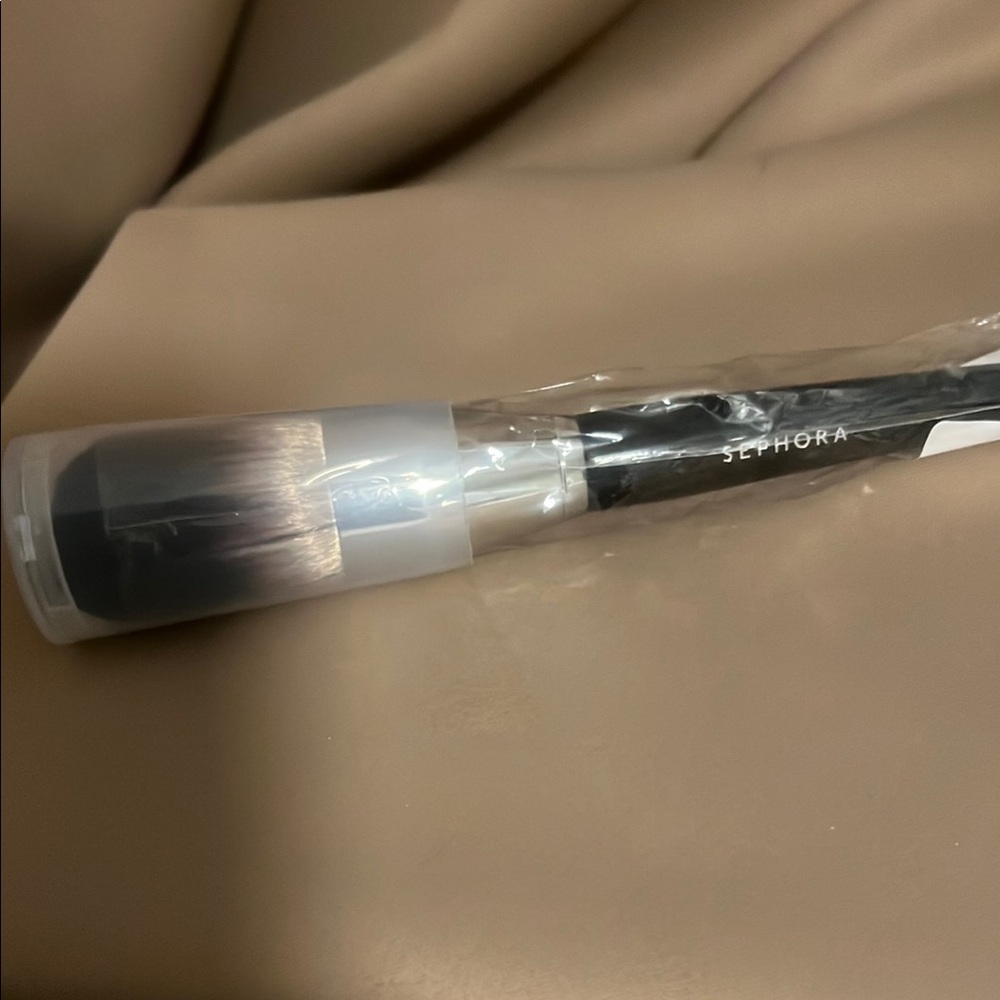 Sephora Professional Makeup Powder Brush with Black Handle